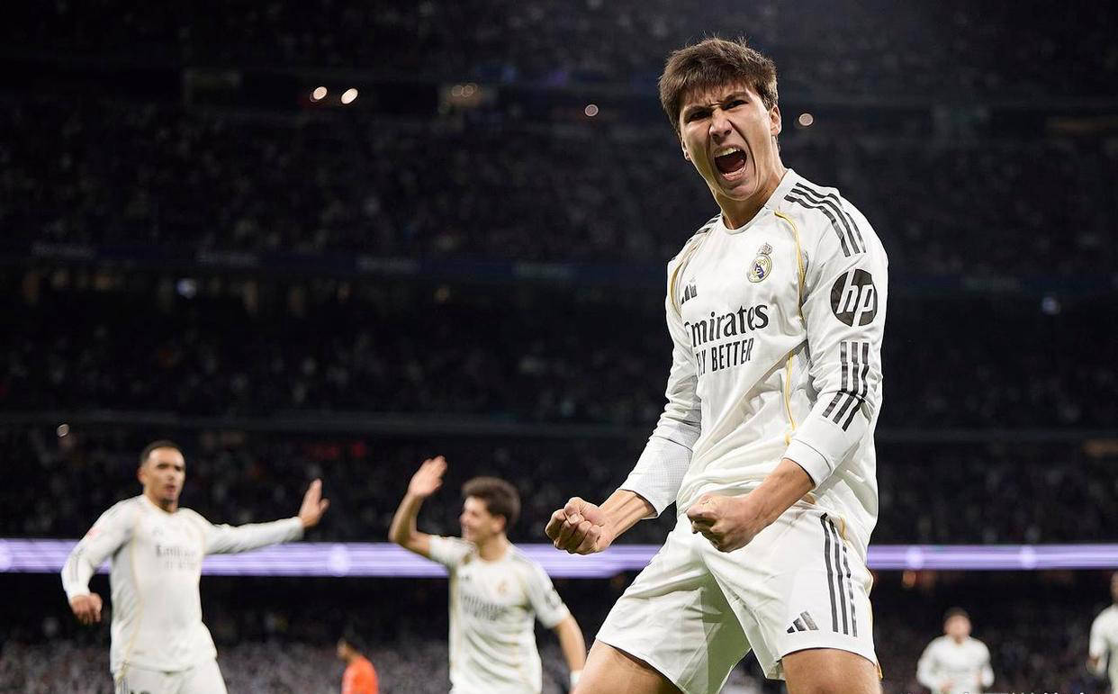 西甲最新积分战报：维尼修斯梅开二度助皇马8连胜，升至榜首超越巴萨